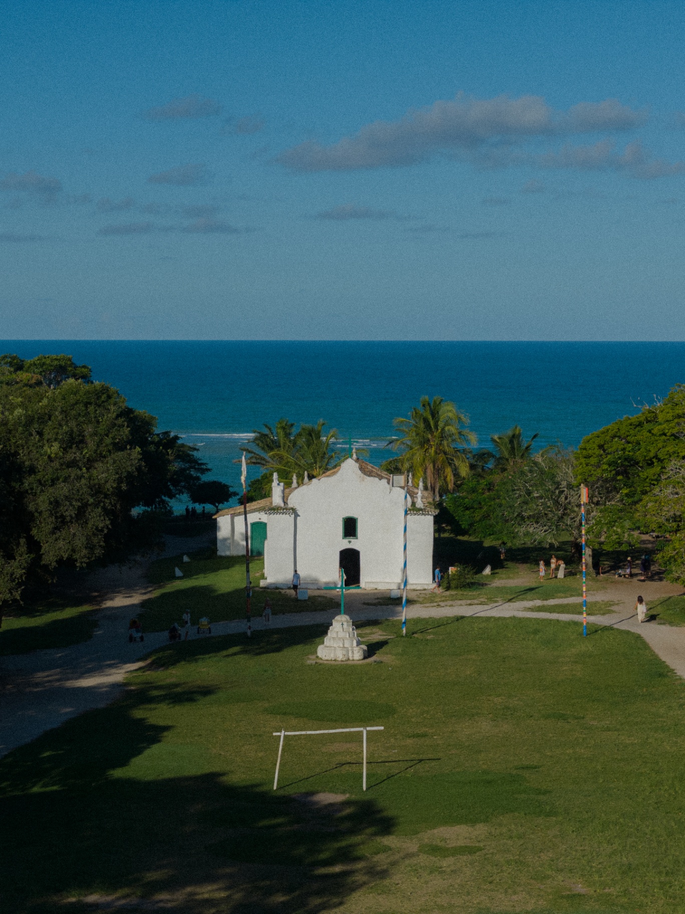 Quadrado de Trancoso com vista para o mar — patrimônio histórico da Bahia