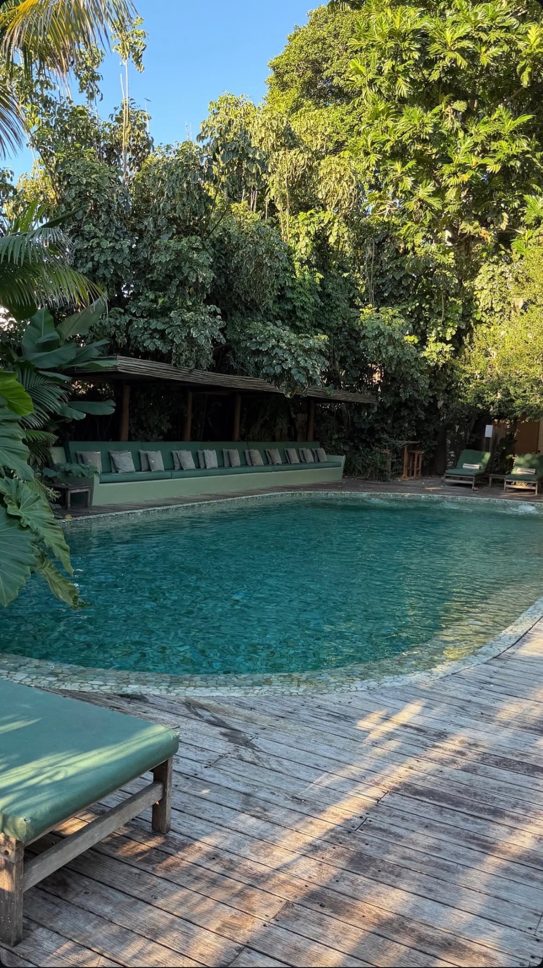 Piscina da Pousada Capim Santo ao entardecer